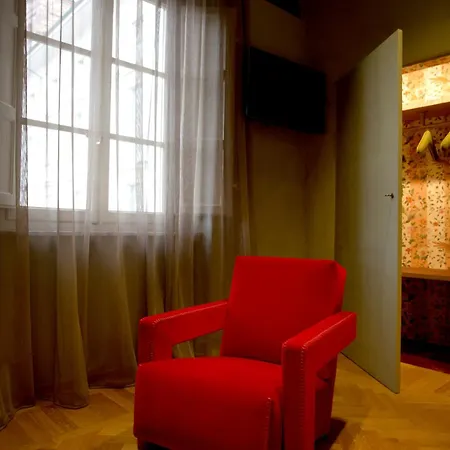 Della Colonna, Luxury And Comfort In The Heart Of Lucca